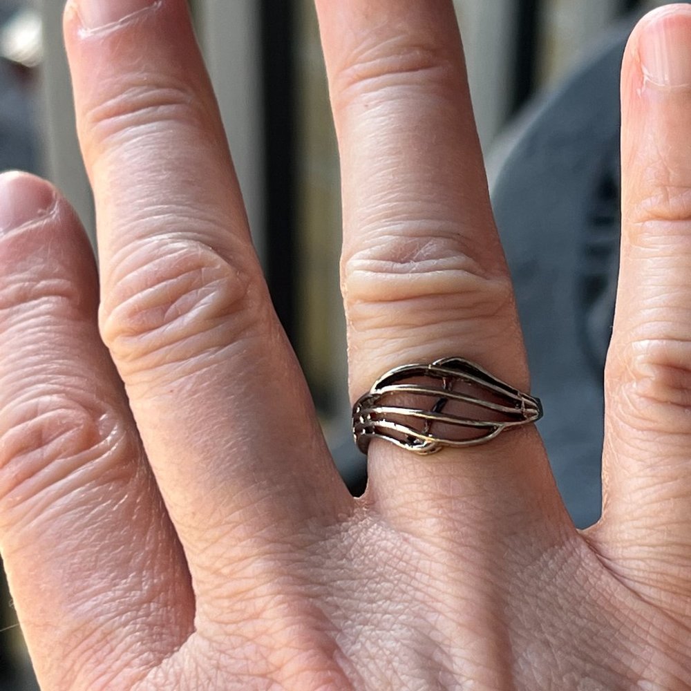 Unique vintage Sterling Silver ring, size 6.5